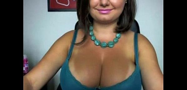  Milfs only reveals her tits